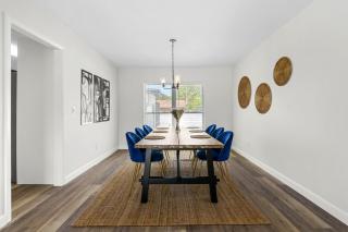 Luxurious Pool Home- Sleeps 8- 10 mins to Airport - 4