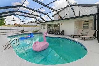 Luxurious Pool Home- Sleeps 8- 10 mins to Airport - 1