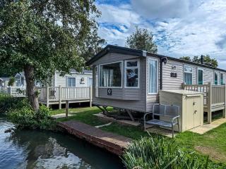 Cosy 8 Berth Caravan With Decking And Lake-Views At Weeley Bridge Ref 69001Lv - 0