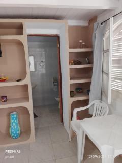 Casa Arara Suíte 1 com piscina para relaxar estacionamento gratuito e café da manhã self-service para começar bem o dia Comodidade e ótima localização - 2