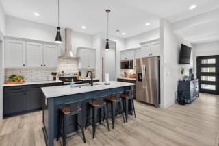 Plush & Roomy - Perfect for All Ages near KU & KC Duplex - 3