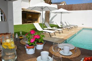 Masia Las Moreras autenticidad renovada 100 porcien a 10 minutos de Sitges en coche 12 huespedes Piscina Aire Aconc 6 Suites Apertura 15 Julio 2025 - 5