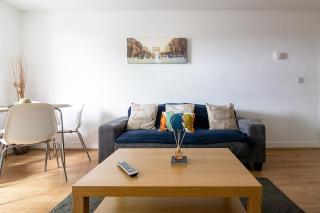 2 Bedroom Large First Floor Apartment with FREE Parking - 3