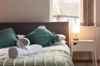 2 Bedroom Large First Floor Apartment with FREE Parking - 9