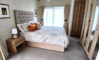 Bluebell Luxury 2 Bedroom Lodge at Southview Holiday Park - 8