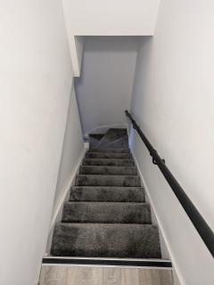Modern Central Apartments Sleeps 4 and 8 Guests with Balcony - 7