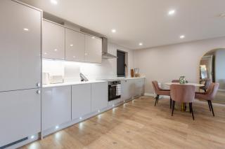 Boutique City Center Apartment - 0