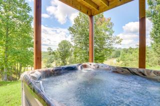 Cozy Blue Ridge Cabin Game Room and Mountain Views - 8