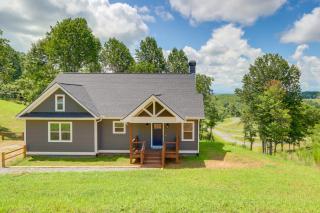 Cozy Blue Ridge Cabin Game Room and Mountain Views - 7