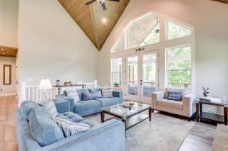 Cozy Blue Ridge Cabin Game Room and Mountain Views - 4