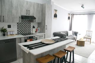 Modern Stylish Home In Cape Town - 7
