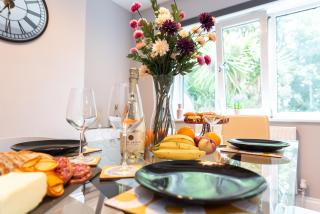 KGV Stays - Serenity House 3 bedroom near to the hospital with parking - 8