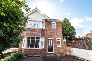 KGV Stays - Serenity House 3 bedroom near to the hospital with parking - 5