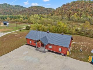 New Barndo/Red River Access/King Beds/Hot Tub - 7