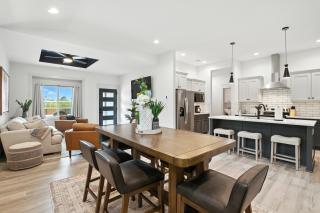 Brand New Cool Comfy Lawrence Retreat Duplex - 0