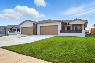 Brand New Cool Comfy Lawrence Retreat Duplex - 5