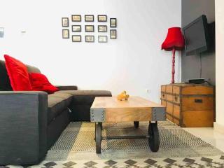 Licensed Boho Chic Apt by Mercado de Triana - 2