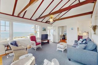 North Fork Waterfront Gem - 4