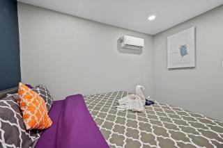 Charming Heights Apartment Near Cafes & Dining - 3
