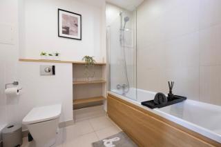 1BR River View - Parking - Sleeps 4 - 7