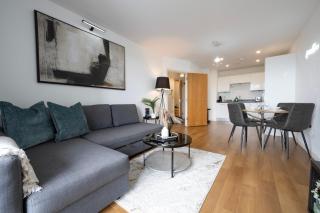 1BR River View - Parking - Sleeps 4 - 9
