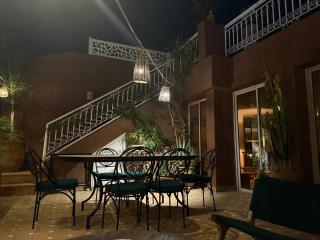 "LE 21", EXCLUSIVE LUXURY DUPLEX 400m FROM JEMAA EL FNA PLACE -HAMMAM-JACUZZI-KOUTOUBIA VIEW-ROOF TERRACE -SPEED WIFI - 3
