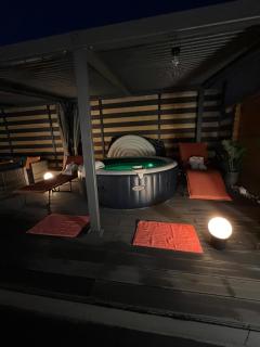 Maison avec piscine chauffée jacuzzi a1 heure paris 10 mn du centre ville - 0