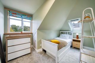 Group Stay 5BR Home with Parking Sleeps 9 In Giffnock - Giffnock - 5