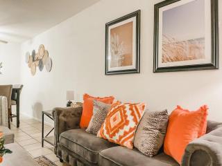 Affordable Retro Retreat 80s Townhome - 4