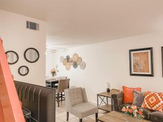 Affordable Retro Retreat 80s Townhome - 3