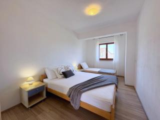 Apartments with parking space Silo, Krk - 18692 - 1