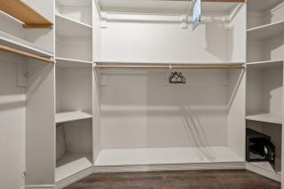 Montrose Spacious 3 Bedroom Art House Sleeps 14 - 7