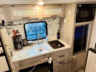 Cozy RV in Clearlake Private Gated Entry Free WiFi and Coffee Sleeps 4 - 4