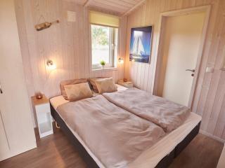 4 star holiday home in FRIEDRICHKOOG - 3