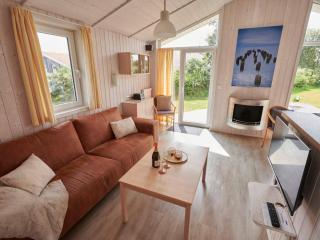 4 star holiday home in FRIEDRICHKOOG - Friedrichskoog-Spitze - 5