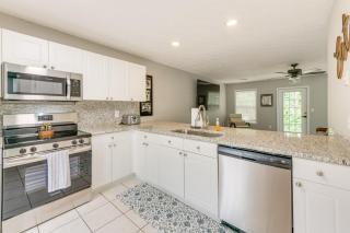 2 Mi to Tiger Territory! Condo with Community Pool - 4