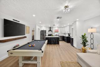 Luxury Oasis Retreat Pickleball Pool Spa Billiard Gaming - 3