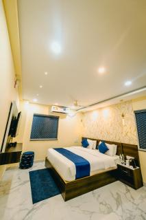 Livotel Premium Hotel - 1