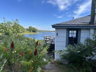 3-bedroom Lakeview Cottage - Rockwood #8 - 0