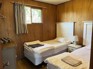 3-bedroom Cottage in Georgian Bay - Rockwood #10 - 1