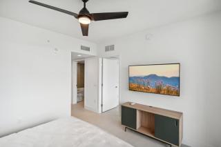 NEW Luxury Bay View Downtown 1 Bedroom - 6