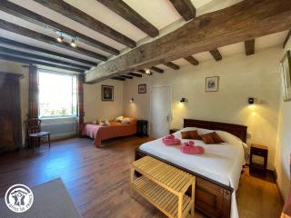 Gîte en cité médiévale de Vouvant avec parking privatif, 4 chambres - FR-1-426-590 - 3