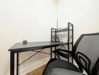 Hamilton Ontario 2 BR Wi-Fi Workspaces Near Ottawa - 3