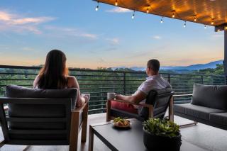 Rooftop Sunrise & Mtn Views, Hot Tub, Indoor Pool Near Dollywood, PS5, Arcade - 0