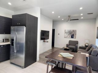 1Bed 1Full Bath, Full Kitchen, Queen Sofa Bed, Queen Bed, Parking, EV - 8