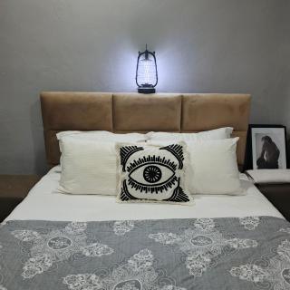 Prime location studio with terrace & shared bathroom & private kitchen - 2
