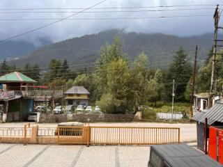 Mountain Paradise - 1
