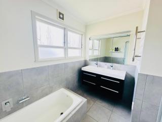 Spacious Comfoty 3 Bedrooms house in Chartwell - 2