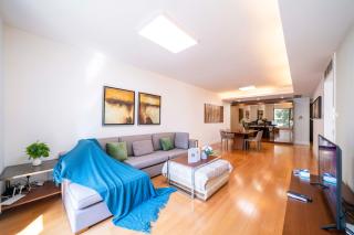 Luxury 2 Bedroom Apartment Xujiahui Shopping District - 5