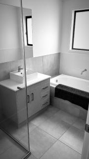 Stylish Urban Escape 4 minutes walk to the mall - 2